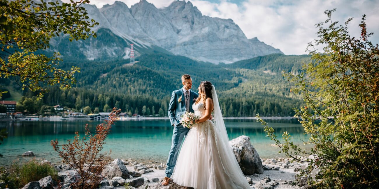 Bride and groom wedding at Eibsee, Zugspitze - Garmisch-Partenkirchen
