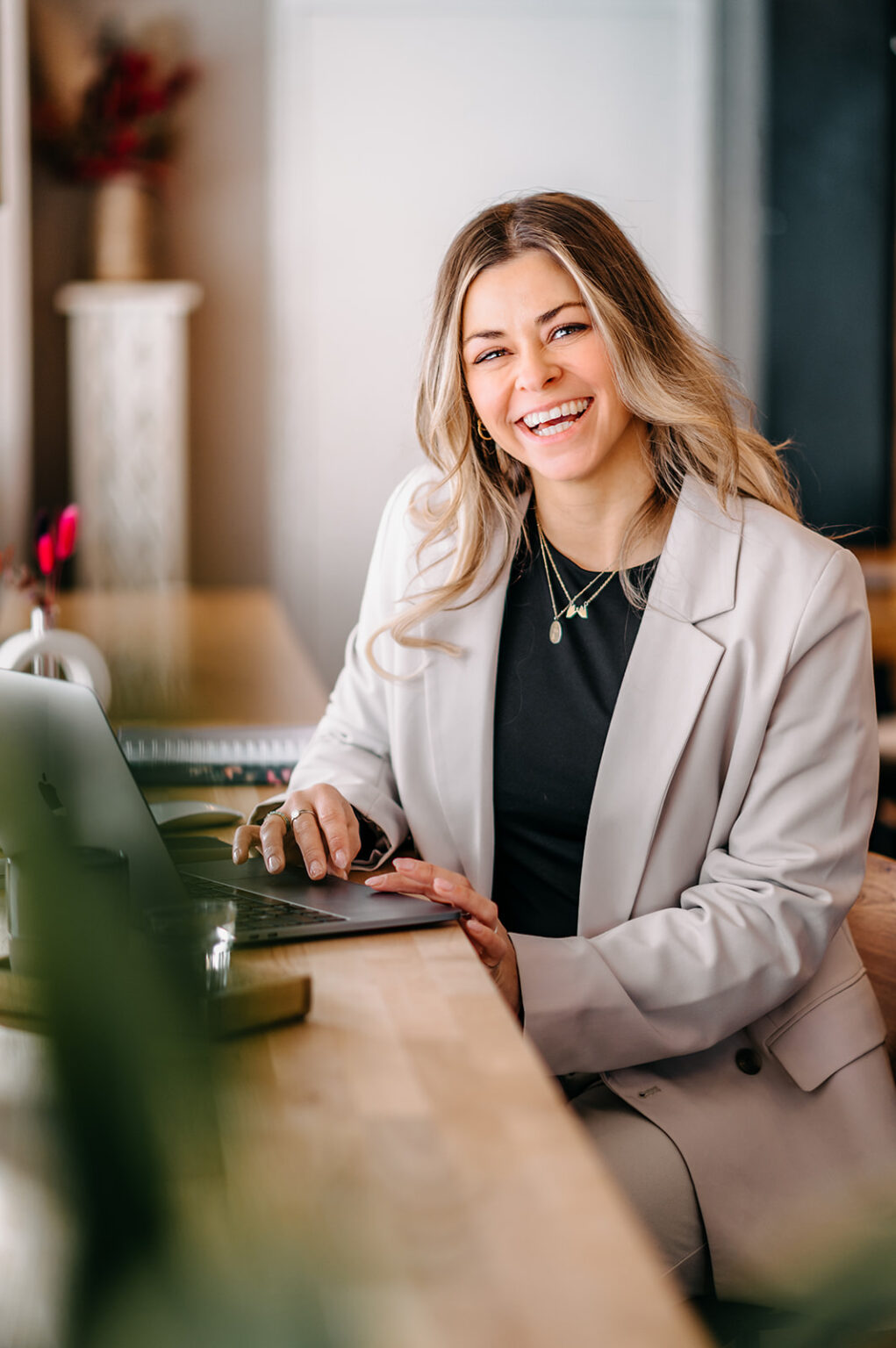 mountain wedding planner in the Alps – Angelika of AWIKA Weddings