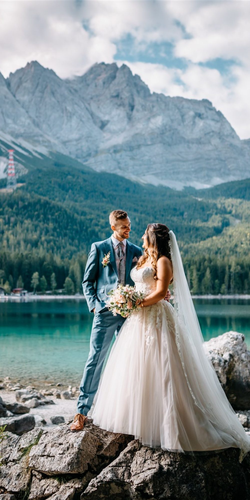 Bride and groom wedding at Eibsee, Zugspitze - Garmisch-Partenkirchen